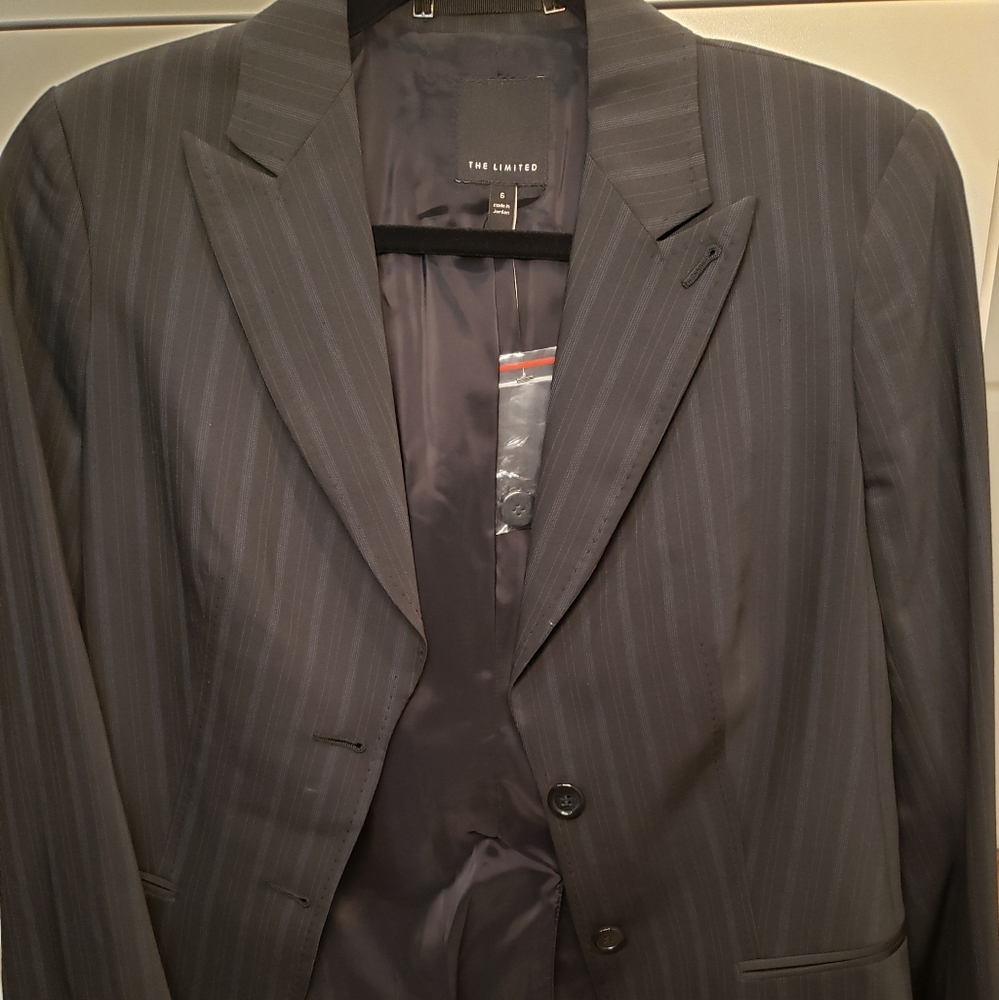 Suit w/ skirt